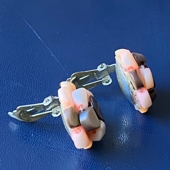 Vintage Irredesent Cluster Beaded Signed Japan Clip On Earrings - Picture 3 of 6